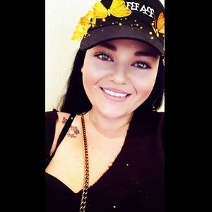 Meet your Posher, Cassandra